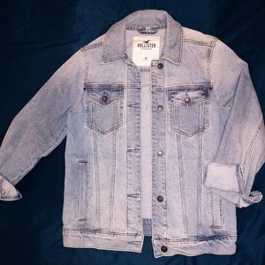 Hollister jean jacket, light wash denim. Size xs.